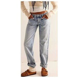 Free People We The Free Shelby Low Rise Boyfriend Jeans Size 27 Light Wash Denim